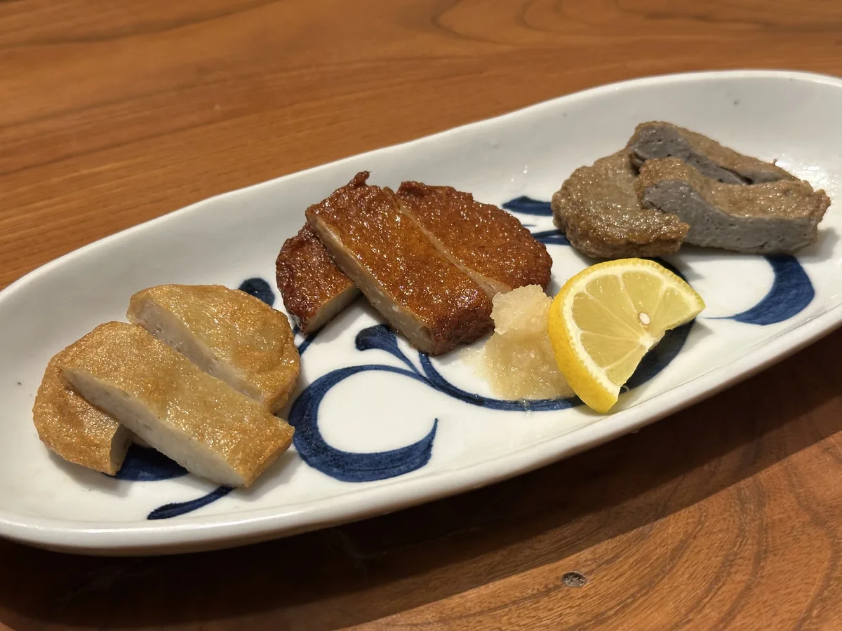 器に盛りつけた煮もの